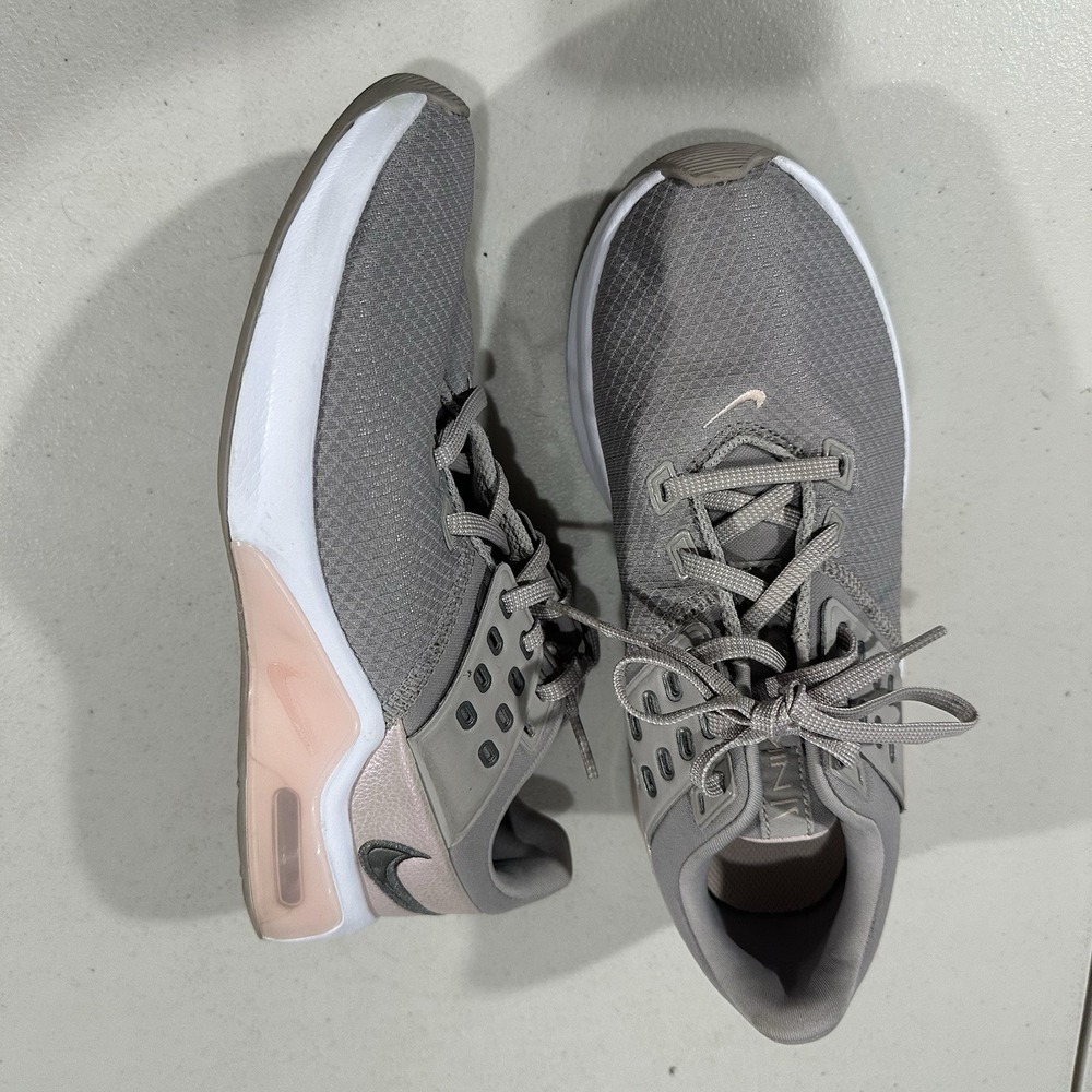 Size 8 Nike Air Max Bella TR 4 College Women Size 8 Grey Pale Coral